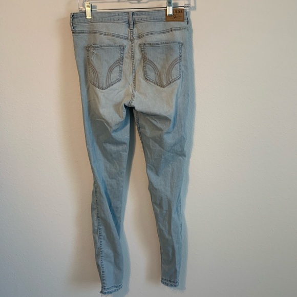 Hollister High Rise Distressed Ankle Jeans - Picture 2 of 2